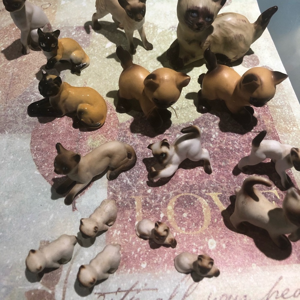 16 Vintage miniature ceramics cats ( Japan)